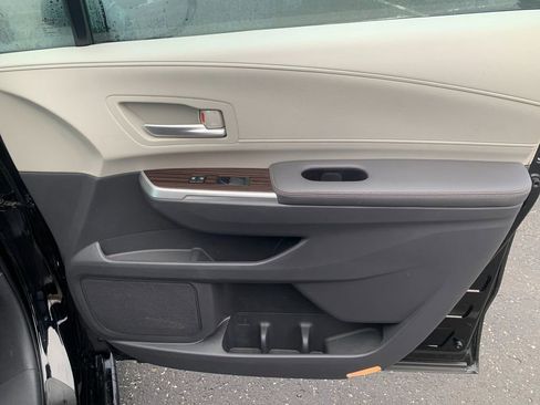 Used 2023 Toyota Sienna XLE image 21