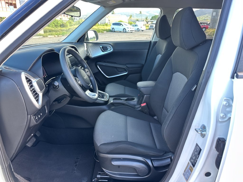 Used 2023 Kia Soul LX w/ LX Technology Package FWD image 13