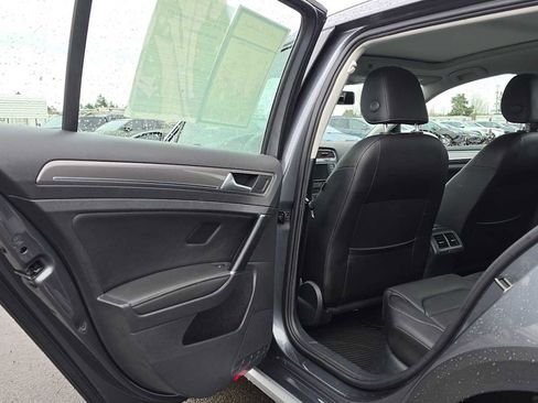 Used 2017 Volkswagen Golf Alltrack SEL image 17