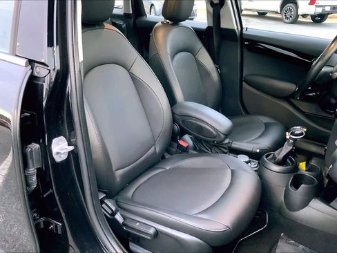 Used 2019 MINI Cooper 4-Door Hardtop w/ Premium Package image 8