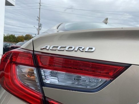 Used 2018 Honda Accord Touring image 15