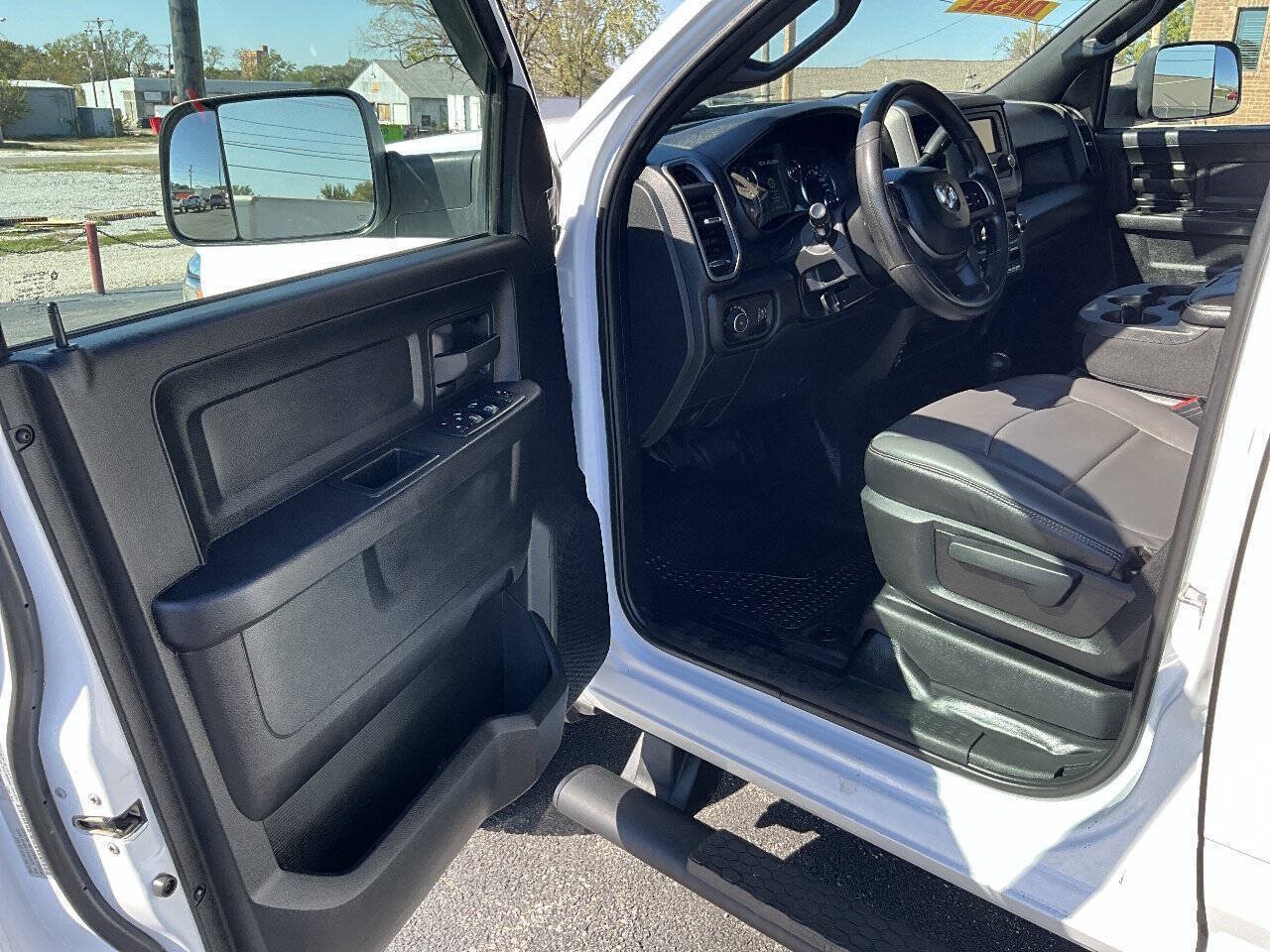 Used 2021 RAM 3500 Tradesman w/ Chrome Appearance Group AWD/4WD image 9