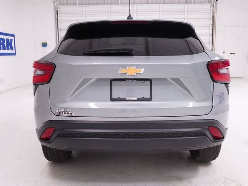 Used 2025 Chevrolet Trax LS FWD image 29