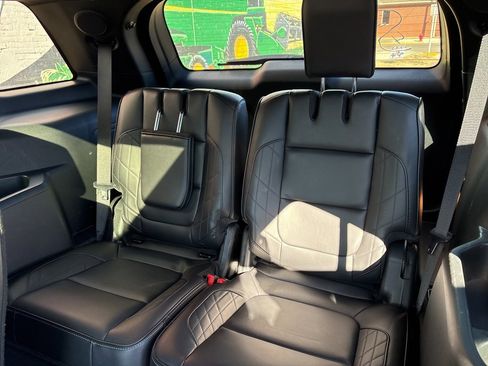 Used 2019 Ford Explorer Platinum image 24