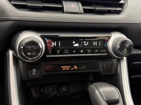 Used 2021 Toyota RAV4 LE image 16