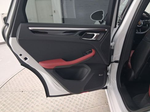 New 2026 Porsche Macan image 29