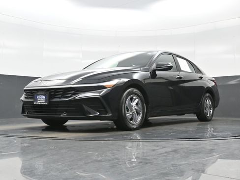 Used 2024 Hyundai Elantra SE FWD image 23