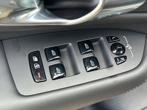 Certified 2025 Volvo XC90 B6 Plus image 16