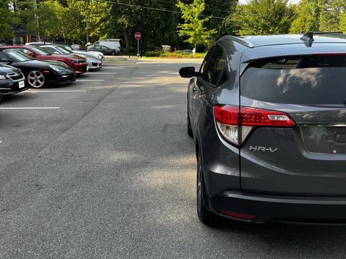 Used 2021 Honda HR-V EX image 11