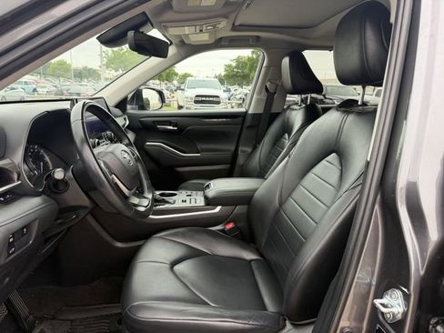 Used 2023 Toyota Highlander XLE AWD/4WD image 26