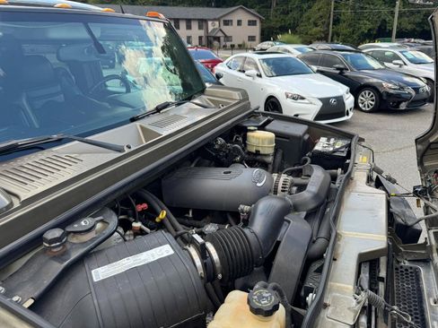 Used 2005 HUMMER H2 w/ Preferred Equipment Group AWD/4WD image 35