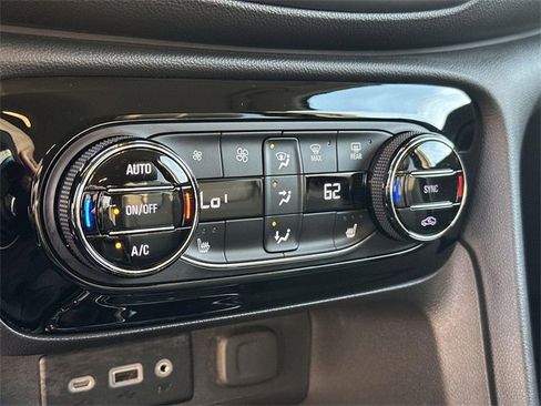 Used 2023 Buick Encore GX Select image 38