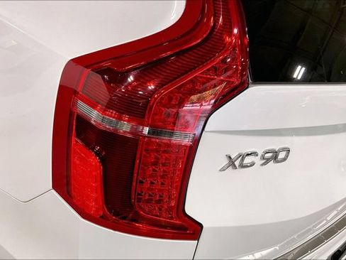 Certified 2024 Volvo XC90 T8 Ultimate AWD/4WD image 34