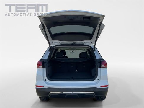 Used 2022 Chevrolet Equinox LT w/ Driver Convenience Package image 13