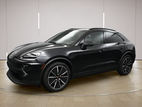 Certified 2025 Porsche Macan 4S Electric AWD/4WD image 1
