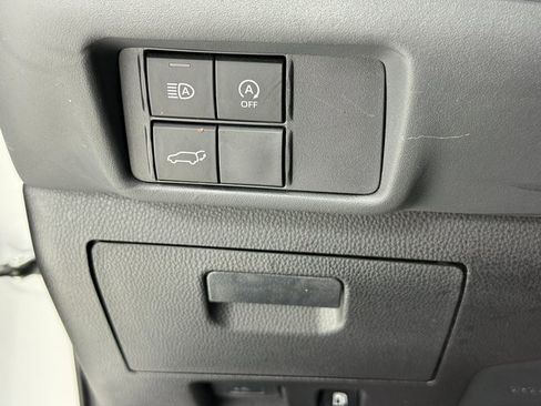 Used 2023 Toyota Highlander XLE image 10