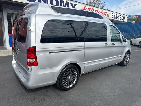 Used 2016 Mercedes-Benz Metris Passenger image 3