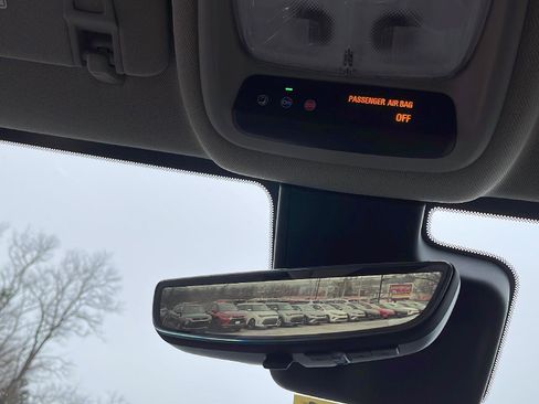 Used 2025 Buick Encore GX Avenir w/ Avenir Technology Package image 17