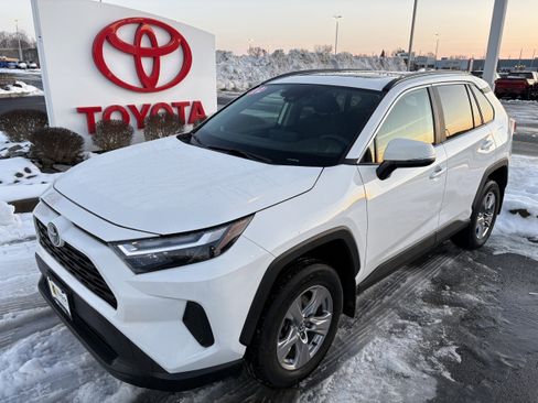 Certified 2022 Toyota RAV4 XLE w/ Convenience Package image 10