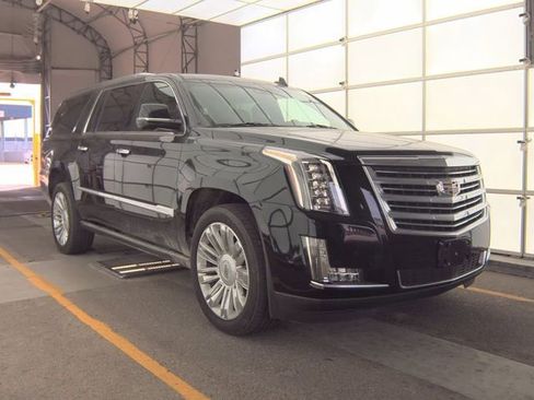 Used 2020 Cadillac Escalade ESV Platinum image 3