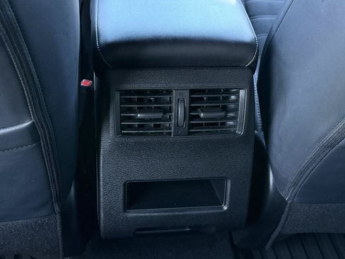 Used 2023 Mitsubishi Outlander SE Black Edition FWD image 7