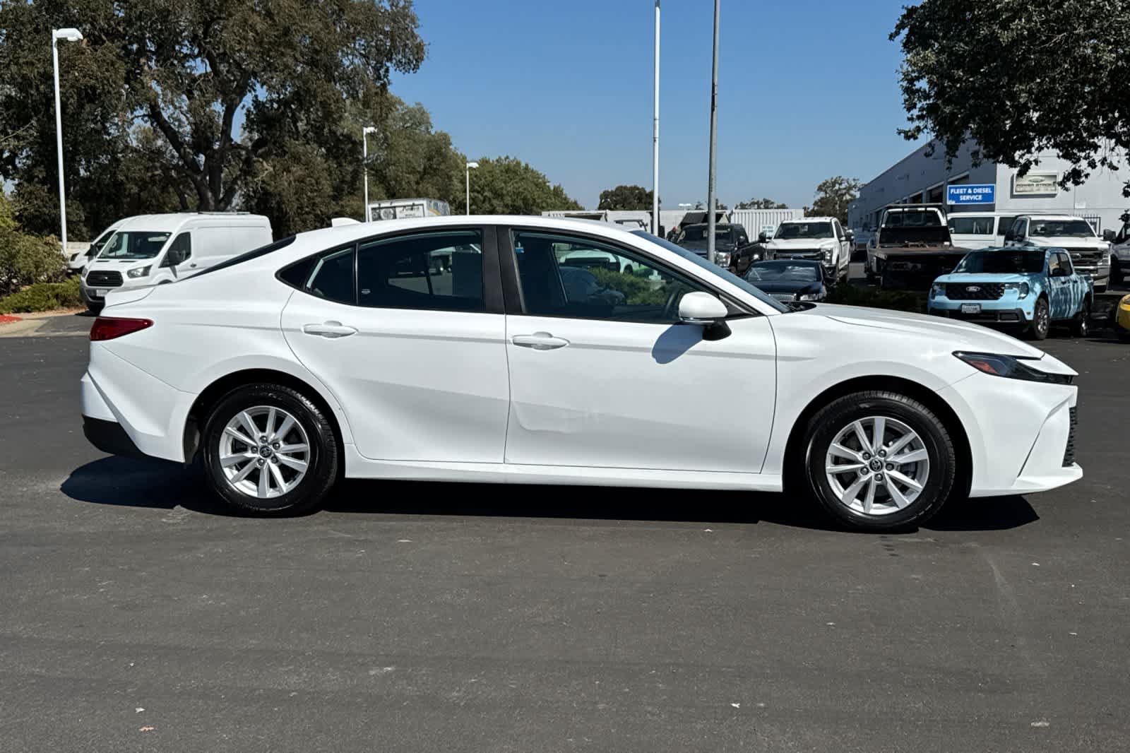 Used 2025 Toyota Camry LE AWD/4WD image 8
