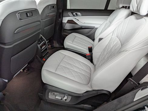 Used 2025 BMW X7 xDrive40i w/ Premium Package image 50