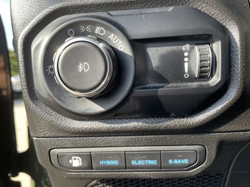 Used 2024 Jeep Wrangler Sport S image 36