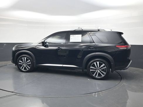 Certified 2025 Nissan Pathfinder Platinum w/ Cargo Package FWD image 8