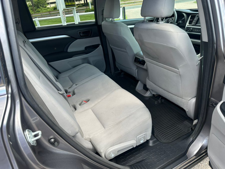 Used 2017 Toyota Highlander LE AWD/4WD image 15