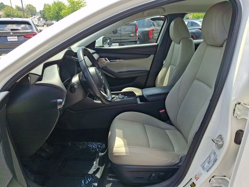 Used 2019 MAZDA MAZDA3 Sedan w/ Preferred Package FWD image 13