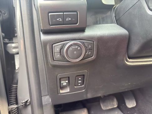 Used 2018 Ford F150 Lariat w/ Equipment Group 502A Luxury AWD/4WD image 17