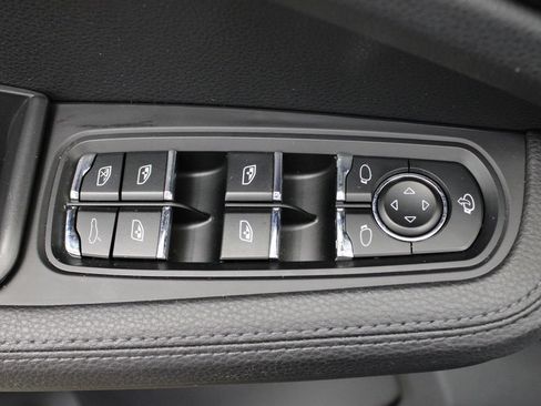 Certified 2023 Porsche Macan AWD/4WD image 23