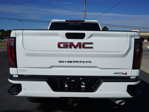 Used 2024 GMC Sierra 2500 AT4 w/ AT4 Premium Plus Package image 4