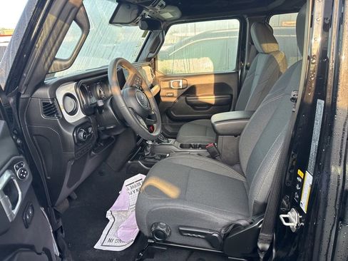 Used 2024 Jeep Wrangler Sport S image 5