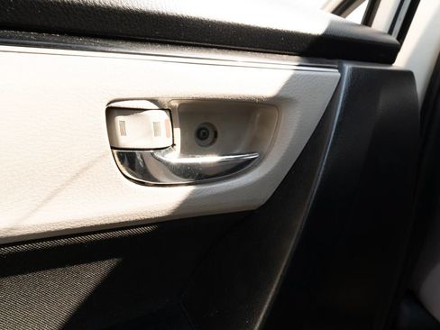 Used 2019 Toyota Corolla LE FWD image 23