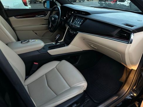 Used 2018 Cadillac XT5 Luxury w/ Driver Awareness Package image 17