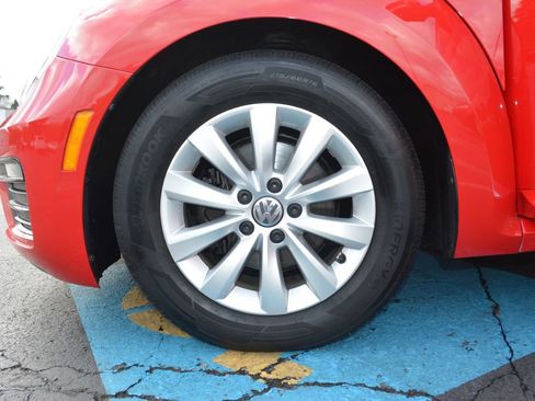 Used 2019 Volkswagen Beetle S image 7