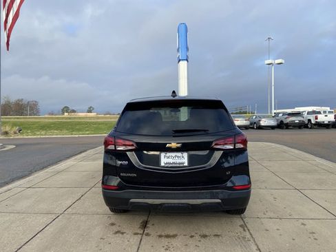 Used 2022 Chevrolet Equinox LT w/ Driver Convenience Package image 9