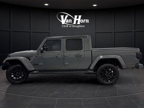 Used 2022 Jeep Gladiator Overland image 11