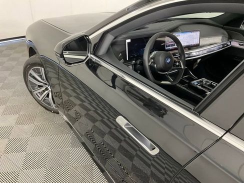 Used 2024 BMW i7 eDrive50 image 38