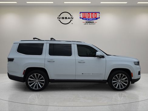 Used 2022 Jeep Grand Wagoneer Series II w/ Convenience Group III AWD/4WD image 2