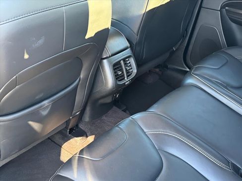 Used 2016 Jeep Cherokee Limited image 16