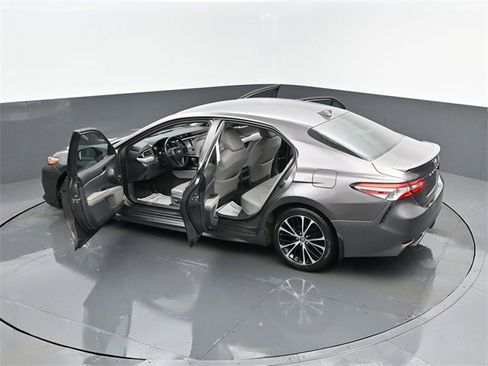 Used 2020 Toyota Camry SE image 26