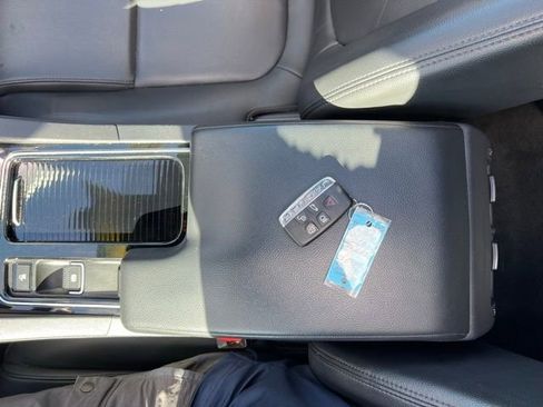 Used 2020 Jaguar F-PACE Premium image 38