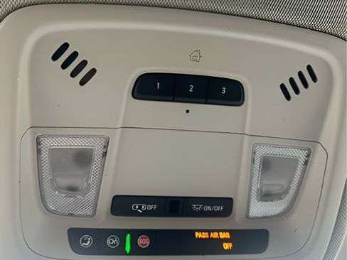 Used 2020 Chevrolet Traverse Premier FWD image 22