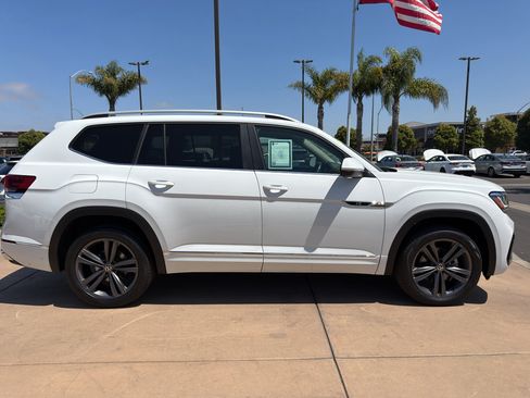 Used 2022 Volkswagen Atlas SEL R-Line AWD/4WD image 4