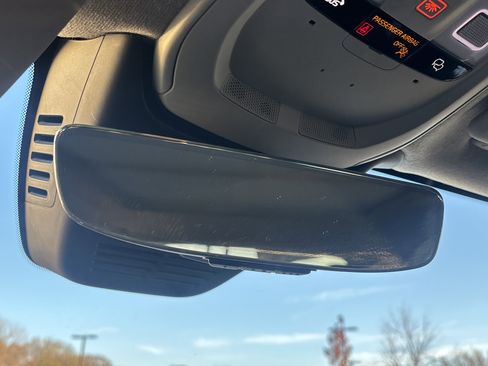 Used 2025 Volvo XC40 B5 Plus image 33