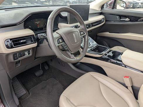 Used 2022 Lincoln Nautilus FWD w/ Premium Package image 10