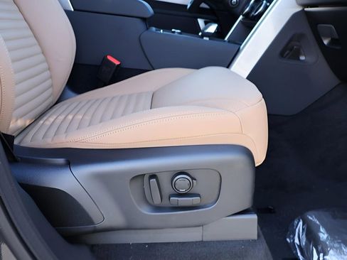 New 2026 Land Rover Discovery Limited Edition image 11
